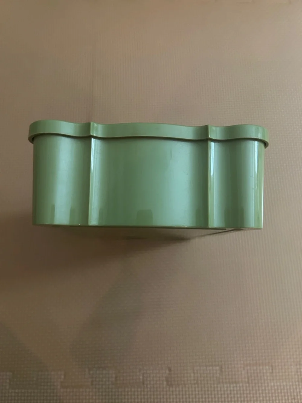 Schwarz Bros. Plastic Tissue Box. Olive green